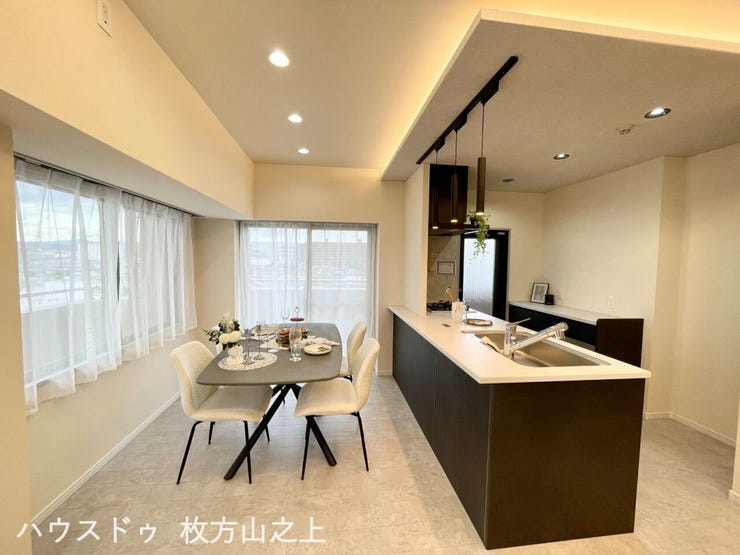 家族の会話が弾む対面キッチン
