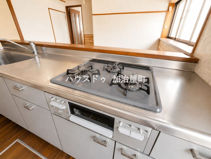 ※掲載写真はAI画像補正により、室内の残置物を除去しています。建物の間取り・設備・建具・窓位置等の形状は変更しておりません。現況は内覧時にご確認ください。