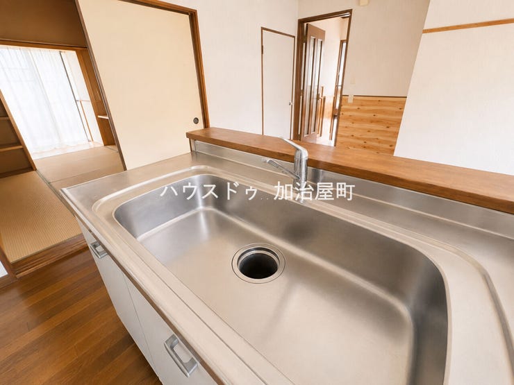 ※掲載写真はAI画像補正により、室内の残置物を除去しています。建物の間取り・設備・建具・窓位置等の形状は変更しておりません。現況は内覧時にご確認ください。