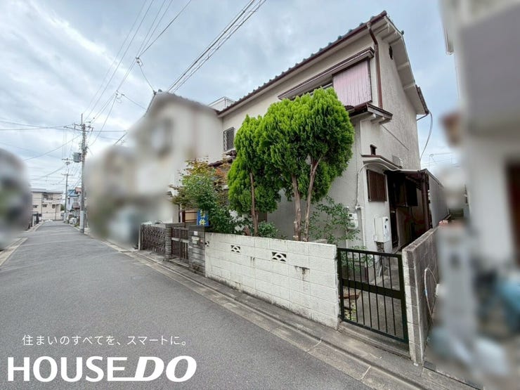 側面から見た敷地全体。ゆとりある広さで、建替え後の配置計画も検討しやすい土地です。