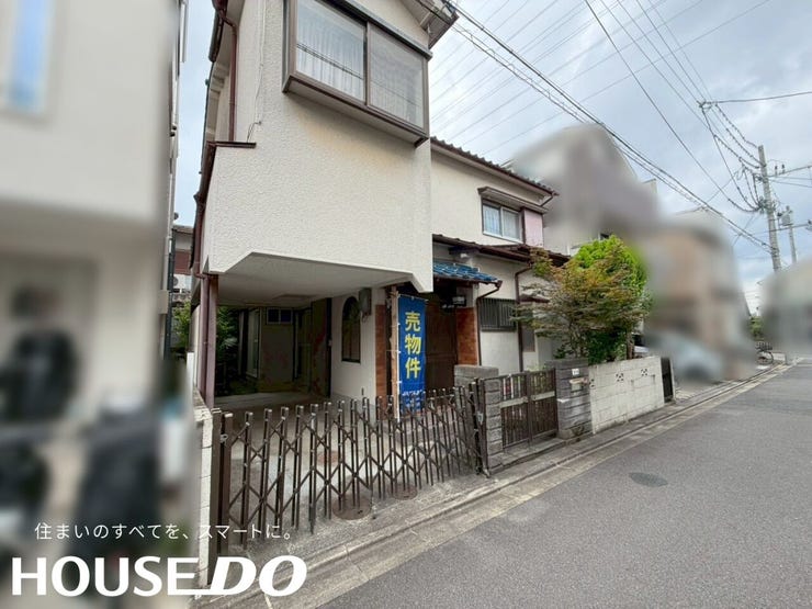 側面から見た敷地全体。ゆとりある広さで、建替え後の配置計画も検討しやすい土地です。