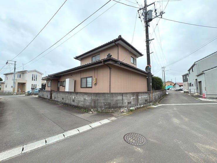 【外観】
479.06㎡(144.91坪)の広々とした土地面積!開放的な角地です!