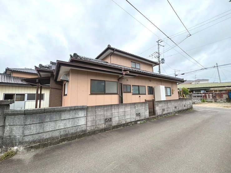 現況古家あり・解体更地渡しです!