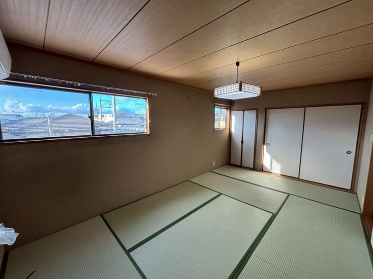 リフォーム前写真:2階の7.5帖の和室♪明るく気持ちの良いお部屋です♪