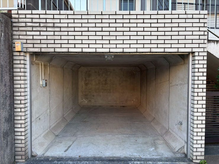 リフォーム前写真:駐車場です♪1台駐車出来ます♪
