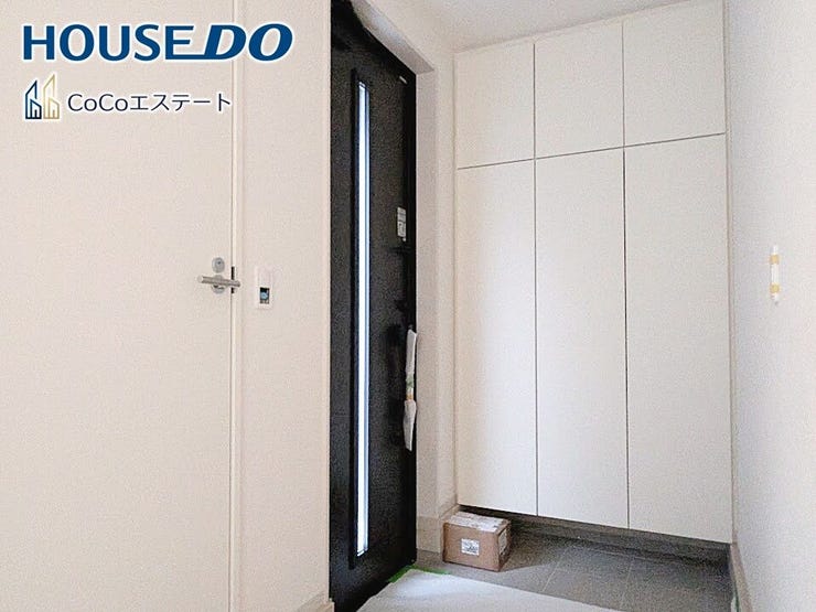 □■玄関■□
いつでもスッキリとした玄関でお出迎え♪
散らかりがちな玄関がスッキリ片付く収納力の高い玄関収納が備え付けられてます。