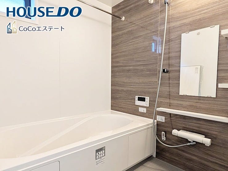 □■ユニットバス■□
足を伸ばして寛げる浴槽♪
浴槽にゆとりがあり、ゆったりと入浴できます。
洗い場も広いので、お子様と一緒に快適に入浴できますね。