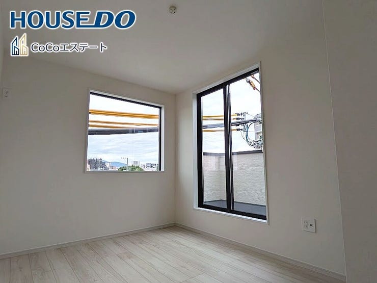 □■洋室■□
5.4帖の洋室です♪
光が取り込みやすい2面採光のお部屋です。日当たり・風通し良好です♪