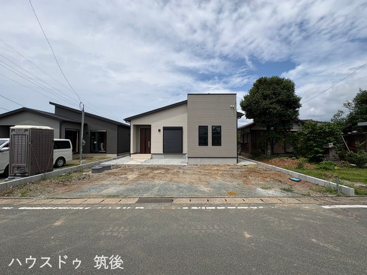【外観】
2026年7月完成予定です。
これから外構工事が始まります。
内覧は可能です!お気軽にお問い合わせください♪
