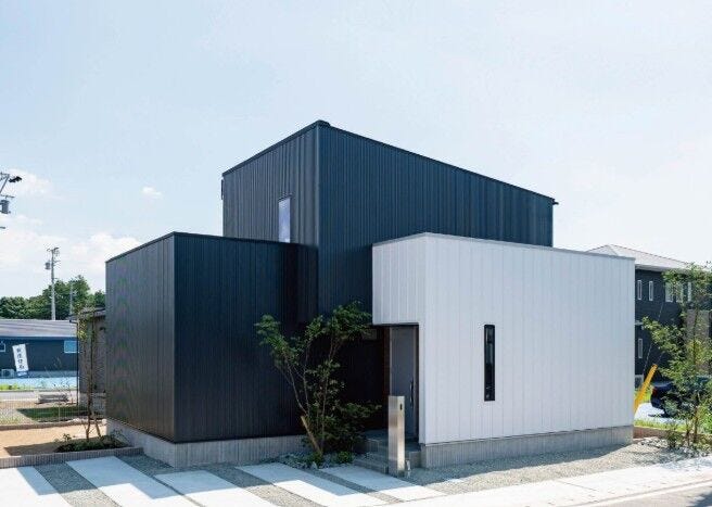 【外観】
■白と黒のコントラストが美しい外観