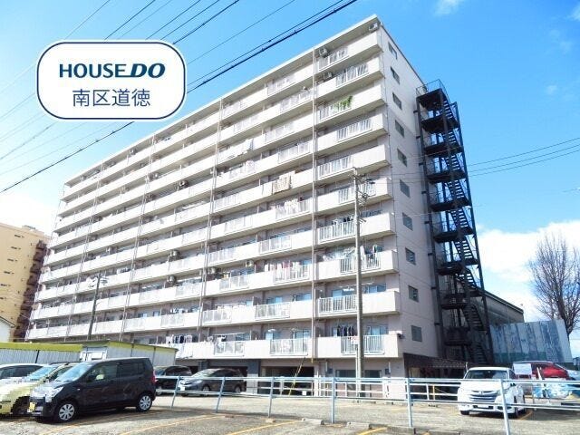 【外観】
12階建て
名鉄常滑線「豊田本町」駅まで徒歩約11分、名古屋市営バス「明治小学校西」停まで徒歩約3分に立地です。