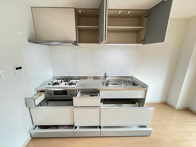 収納スペースもしっかりあります。お料理の段取りもよくなりますね。