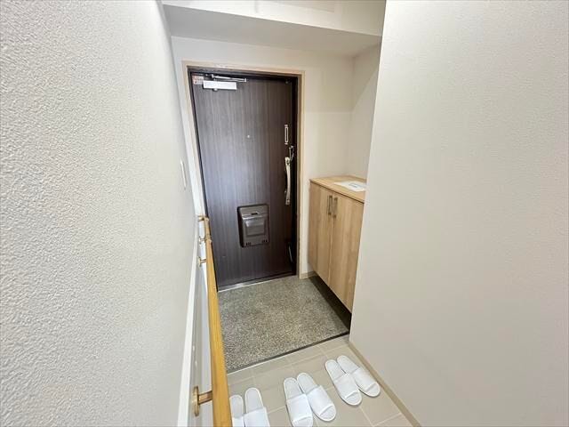 散らかりがちな玄関もすっきりの玄関収納付き。