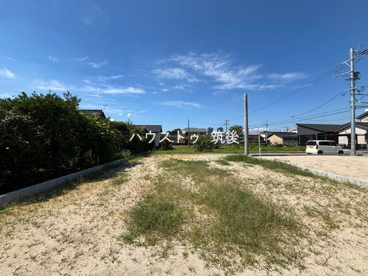 建物配置により駐車スペースや庭の取り方も検討しやすい敷地です。
