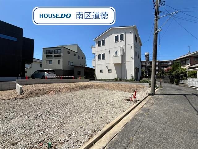 【外観】
緑いっぱいの笠寺公園が近くにあり、お子様やペットのいるご家庭におすすめのエリア。
市営バス「赤坪町」停 徒歩約5分。