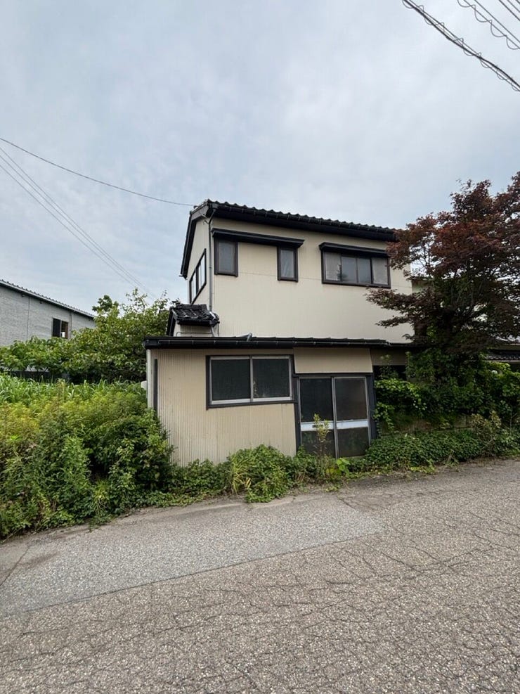 【外観】
2F建ての作業場・資材置場で使用されていました。