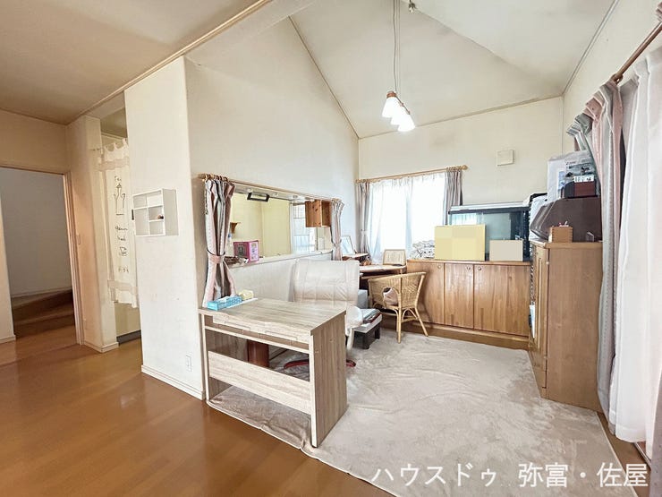 勾配天井を採用した開放感のあるリビング☆