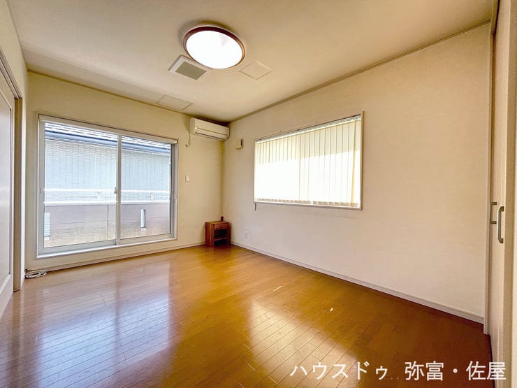 バルコニーに面した2階西側洋室!