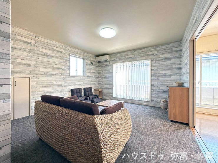 2階東側洋室は小屋裏収納とWIC付!収納にゆとりが持てます(^^)/