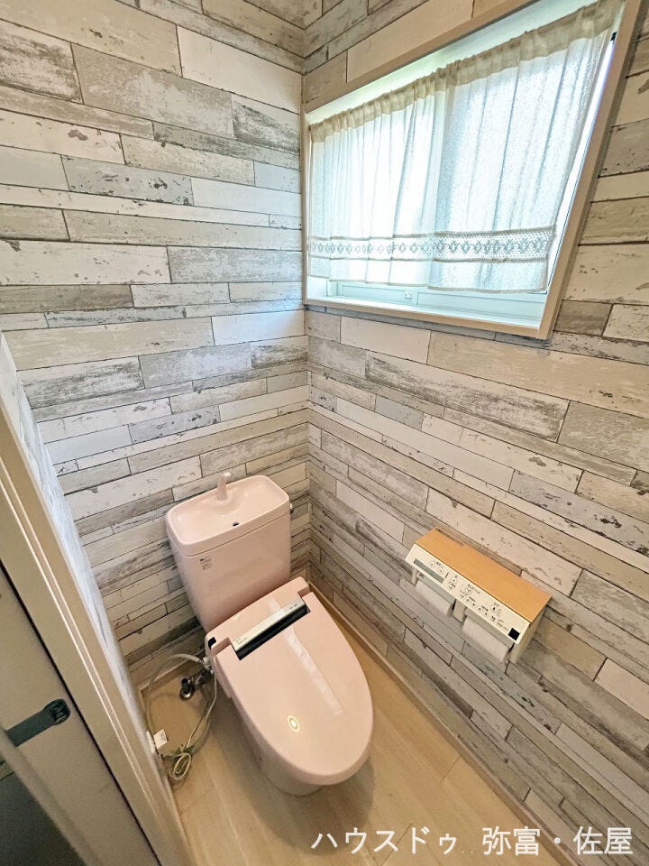 2階トイレは快適な温水洗浄便座付!