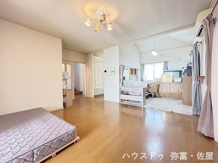 ご家族の憩いの場!一緒にテレビを観たり食事をしたり、同じ時間を共有できる温かい空間となります♪
