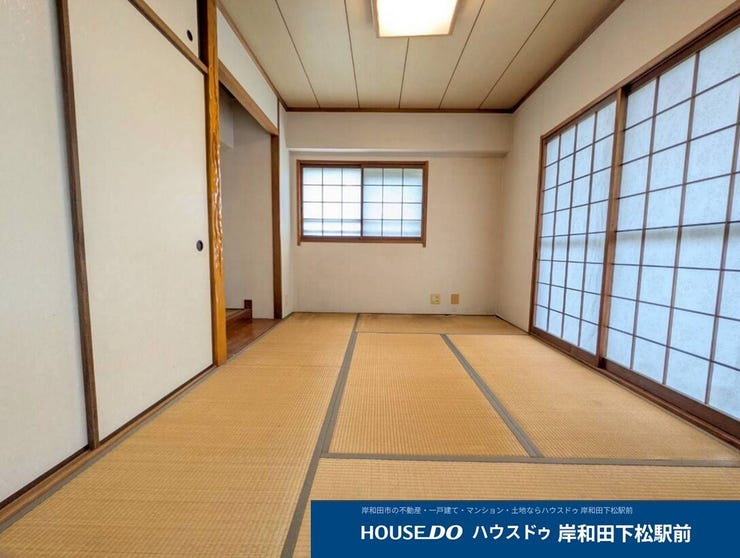 障子越しに優しい光がまわる、独立性の高い2面採光の和室です。大容量の押し入れや床の間を備え、客間としてはもちろん、お昼寝や育児スペースにも最適。畳ならではの心地よさに包まれる癒しの空間です♪