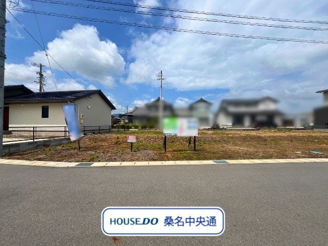 【外観】
約67.2坪のお土地です。南側が道路なので遮るものがなく、陽当たり良好です。(2026年7月19日撮影)