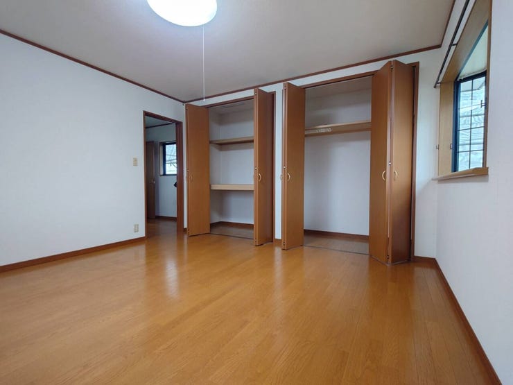 2階8帖洋室です。(クリーニング前です)