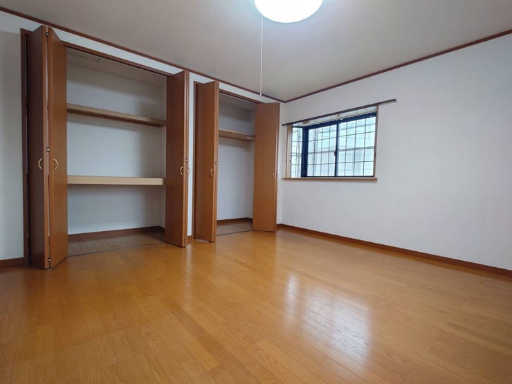 2階8帖洋室です。(別の角度から)