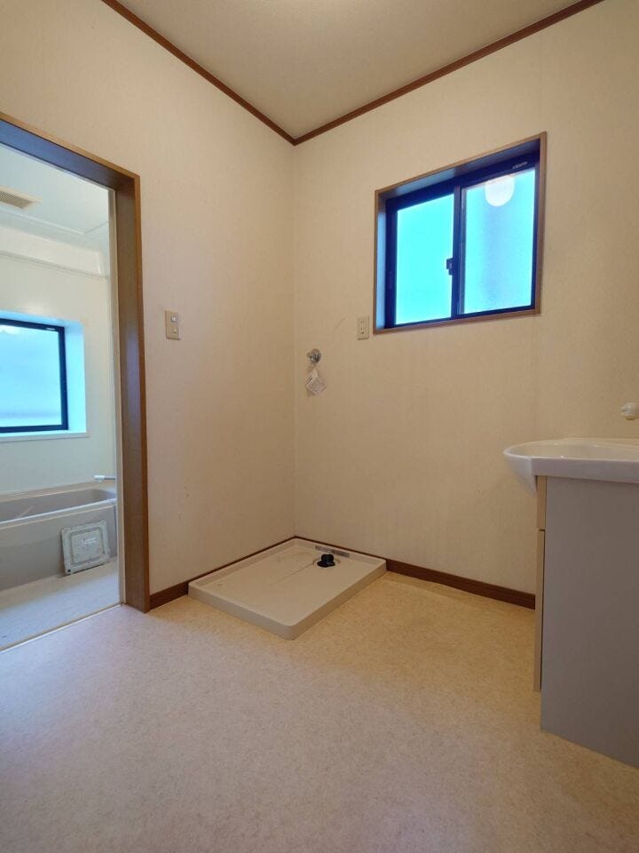 洗濯機パンは新品に交換します。