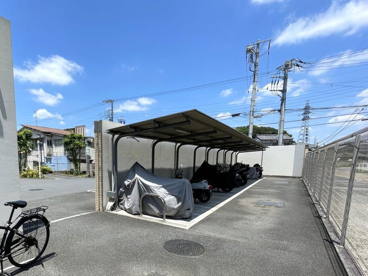 ◇バイク置き場
→屋根付きで雨の日でも安心!