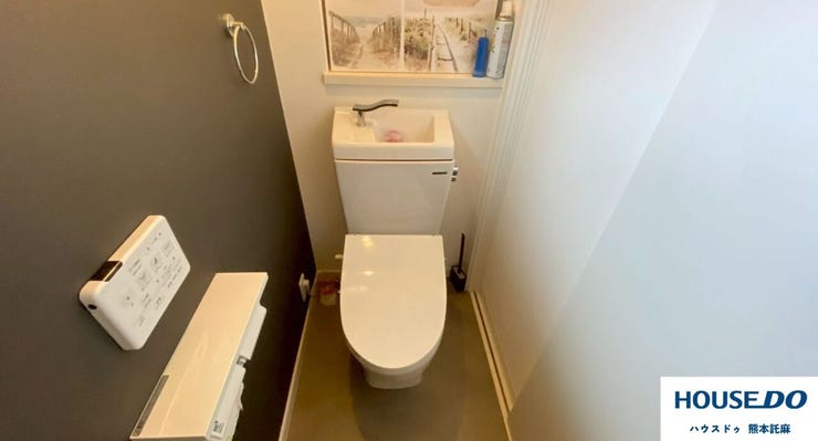2階にもトイレがあり、寝室からすぐに行くことができます♪