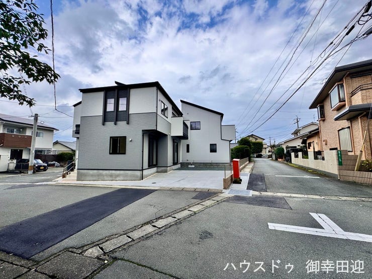 ■理想を叶える新しい暮らしの舞台■高いデザイン性と機能性を兼ね備えた住まい。ここで、家族の新しい物語が始まります。