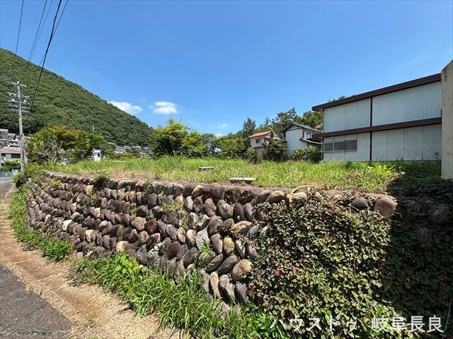 建築条件なしの土地だからこそ、間取りやデザインにこだわった理想のマイホームづくりが叶います。