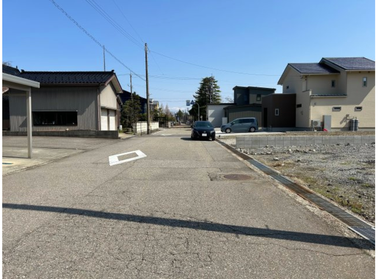 *前面道路含む現地写真*
道路も広くて快適です。