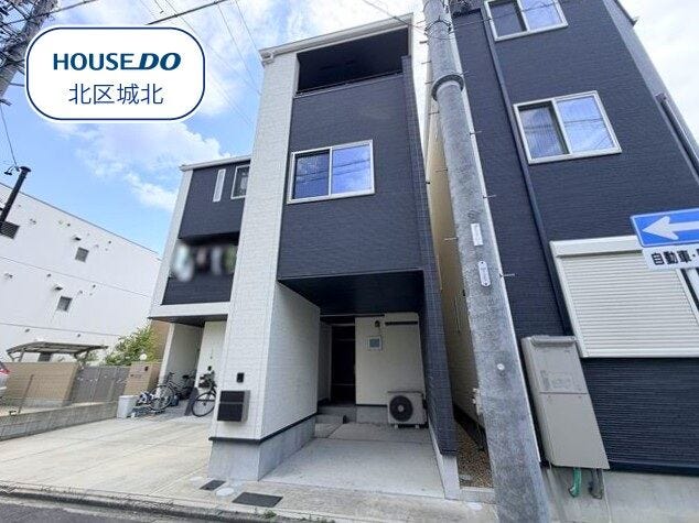 ◆令和4年築の築浅住宅です
◆陽当たりと開放感を楽しめる2階リビング
◆たっぷり収納できるウォークインクローゼット