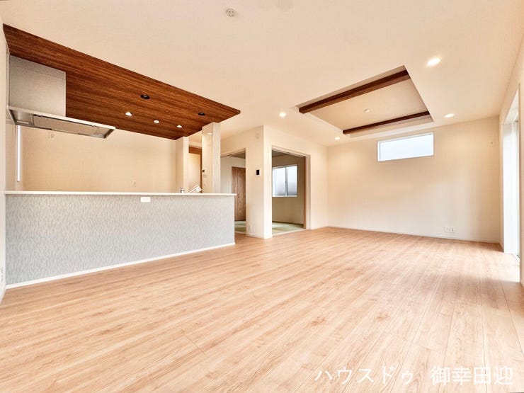 ■安らぎと笑顔の中心地■陽光が優しく降り注ぎ、会話が自然と弾む。ここでは、毎日が特別な時間へと変わります。
