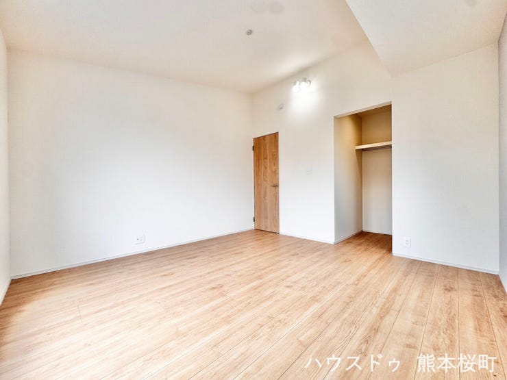 ■2階7.5帖洋室■心からリラックスできる静けさ、上質な眠りで、毎日をリセットします。明日への活力を養う空間です。
