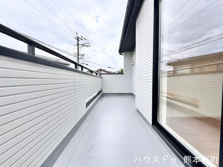 ■空の下の開放的な特等席■日光浴や読書、外の空気を感じながらリフレッシュ。暮らしを豊かにする、もう一つの心地よい空間です。