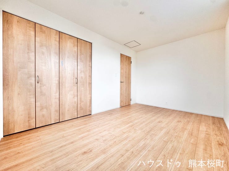 ■2階6帖洋室■寝室、書斎、趣味の部屋。家族の成長やライフスタイルに合わせ、様々な使い方ができる快適な空間です。