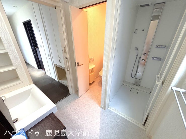 2階の水回りは1箇所に集約。無駄のないスマートな動線で、忙しい時間帯も快適。