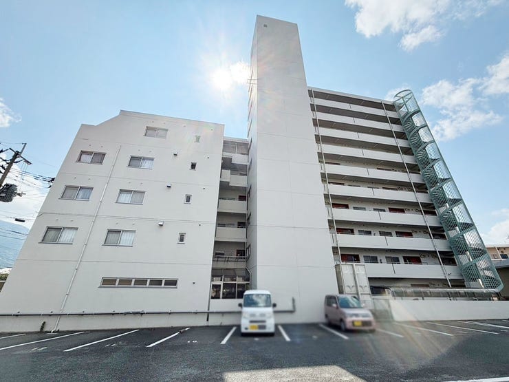 【外観】
リノベーション歴あり♪10帖以上洋室2部屋♪小倉北区大田町ミリオンコーポラス白鳳◎WIC◎バルコニー