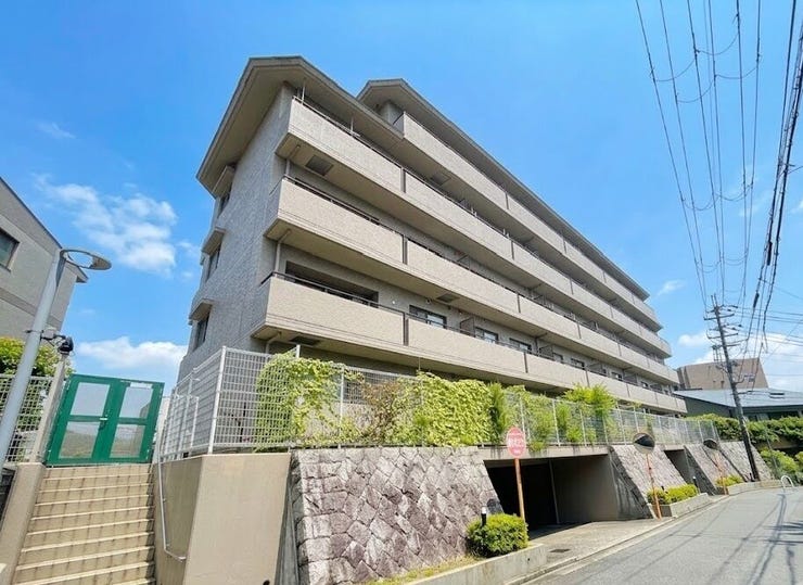 【外観】
「生駒駅」より徒歩約7分の立地◎
