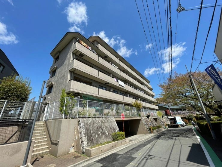 あたたかな陽が差し込む日当り良好の立地です。