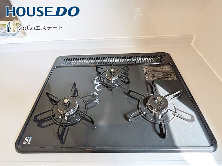□■三口コンロ■□
同時にお料理が可能♪
煮物と炒め物と汁物と一度に作れます。
手際のよいママ確定ですね。