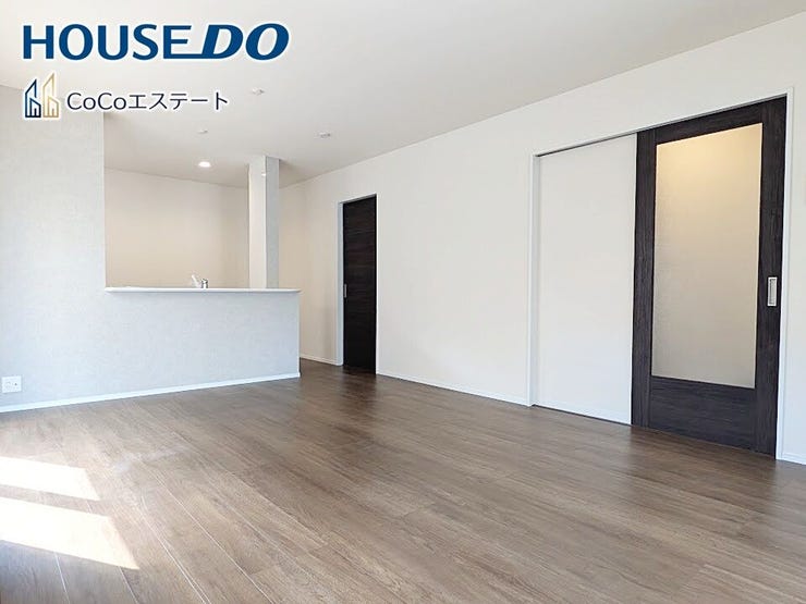 □■リビング■□
ご家族が集まる中心となる開放的なリビング♪
大きなテレビを置いたり、家具選びにこだわったりと楽しみが広がりますね。