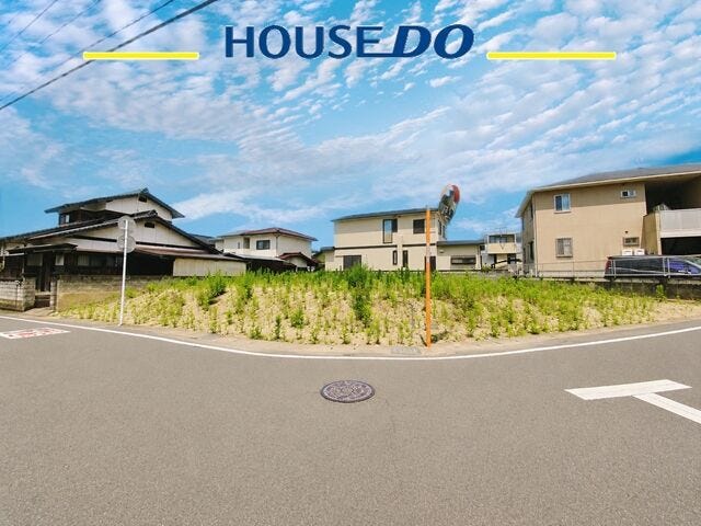 【外観】
サンルーム+車2台+LDK18帖♪バス停1分・小学校5分の閑静な住宅地でのびのびライフ♪