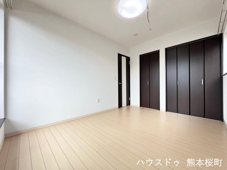 ■2階6帖洋室■心からリラックスできる静けさ、上質な眠りで、毎日をリセットします。明日への活力を養う空間です。