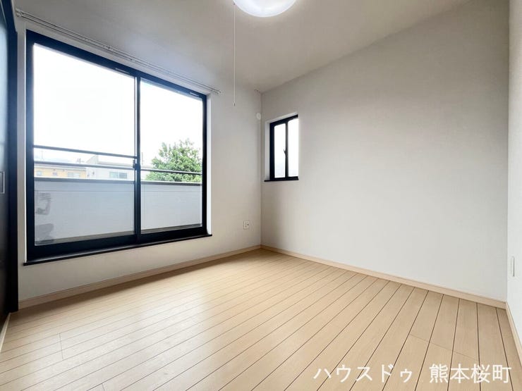 ■2階5帖洋室①■寝室、書斎、趣味の部屋。家族の成長やライフスタイルに合わせ、様々な使い方ができる快適な空間です。
