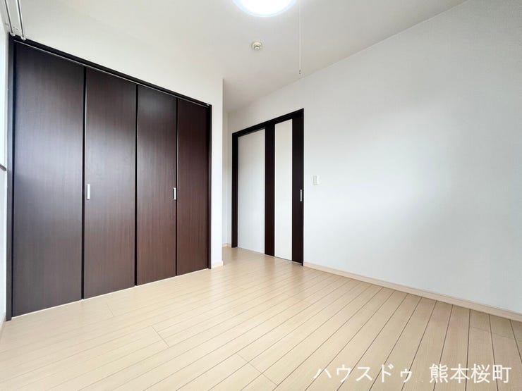 ■2階5帖洋室②■寝室、書斎、趣味の部屋。家族の成長やライフスタイルに合わせ、様々な使い方ができる快適な空間です。